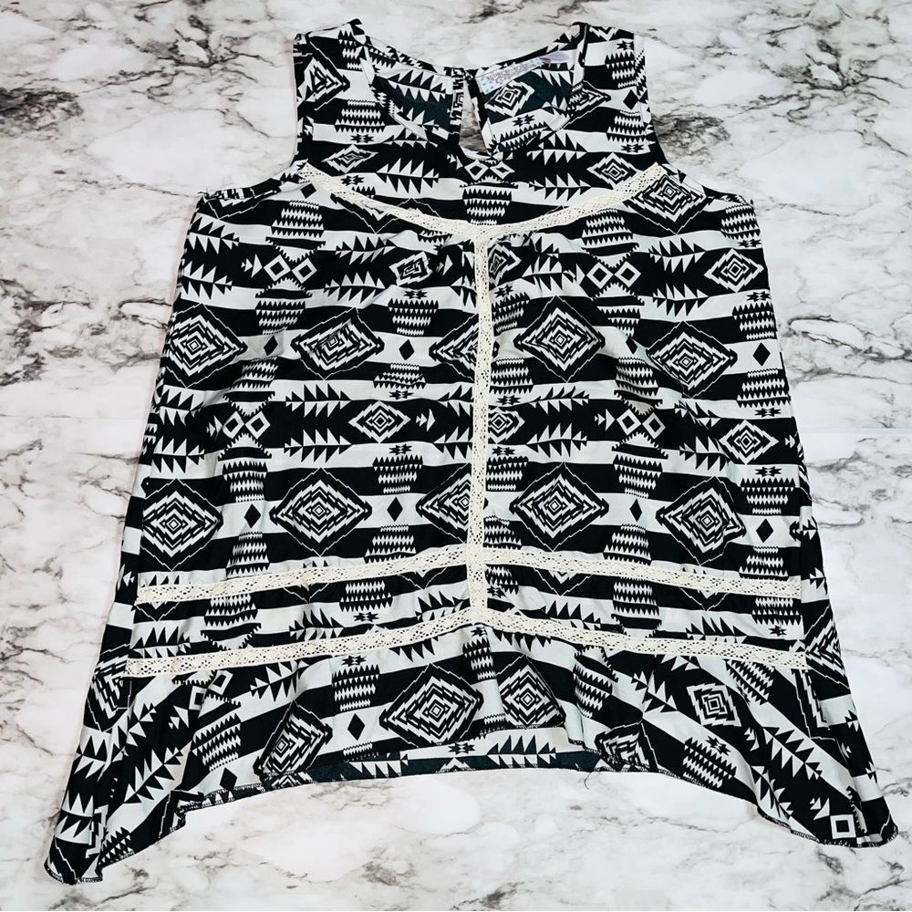 Pink Catilelac Aztec Geometric Blouse Women Size Lg Pink Black Sleeveless